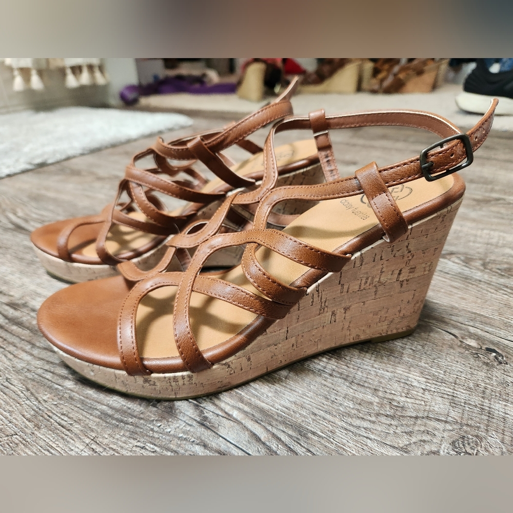 Daisy Fuentes brown strappy wedges heels size 10